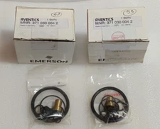 LOT OF 2 PC AVENTICS 371 030 004 2 REPAIR KIT FOR VALVE NEW *INCOMPLETE*