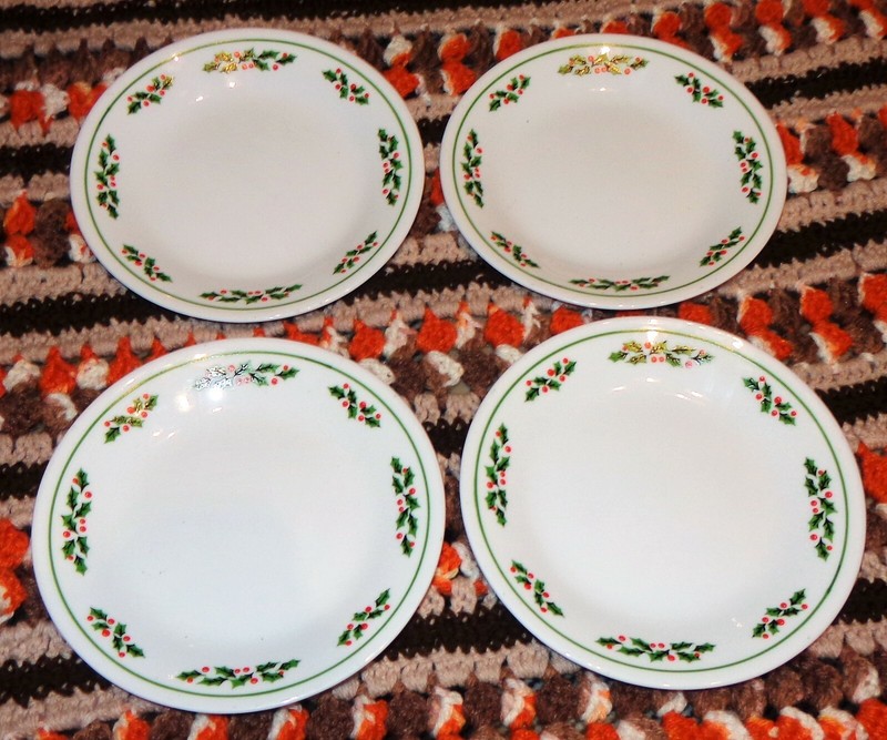 4 Vintage Corning 1985 Corelle 6-3/4" WINTER Christmas HOLLY DAYS BREAD PLATES