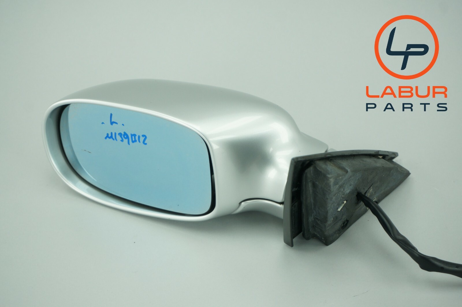 M139 03-08 Maserati Quattroporte Front Left Door Rear View Mirror Silver C1446