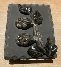 Alte Streicholzschachtel mit getöpferter Auf...