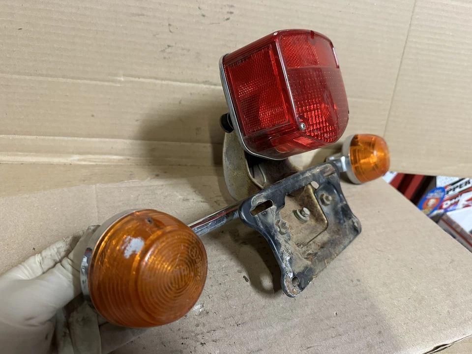 Conjunto de luz de freno trasera 82 Honda CM450E conjunto de señal de giro OEM CM450 CM400 -93 Foto 2 de 4