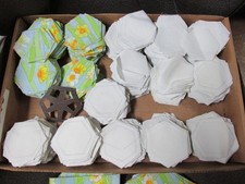 "OGRÓD KWIATOWY BABCI MATKI - PIKOWANE KAWAŁKI" - BIAŁY I ŻONKIL WZÓR