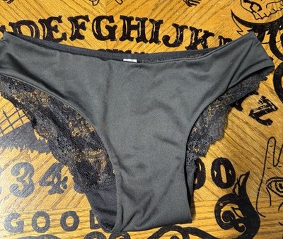 VINTAGE AMOR FAVI BLACK LACE PANTY!  SIZE SMALL.  NWOTS