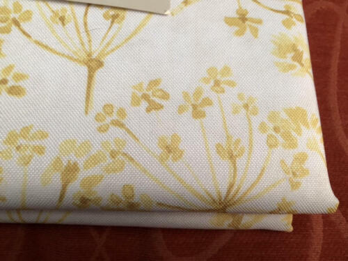 Mantel Martha Stewart 84"" x 60"" NUEVO Amarillo Estampado Floral Interior Exterior - Imagen 3 de 4