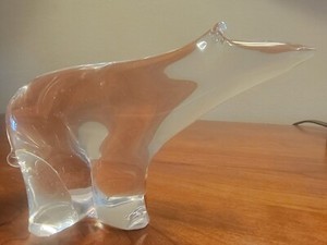 Rare Find VINTAGE Lead Glass Polar Bear. Mint condition Circa 1980's Paperweight