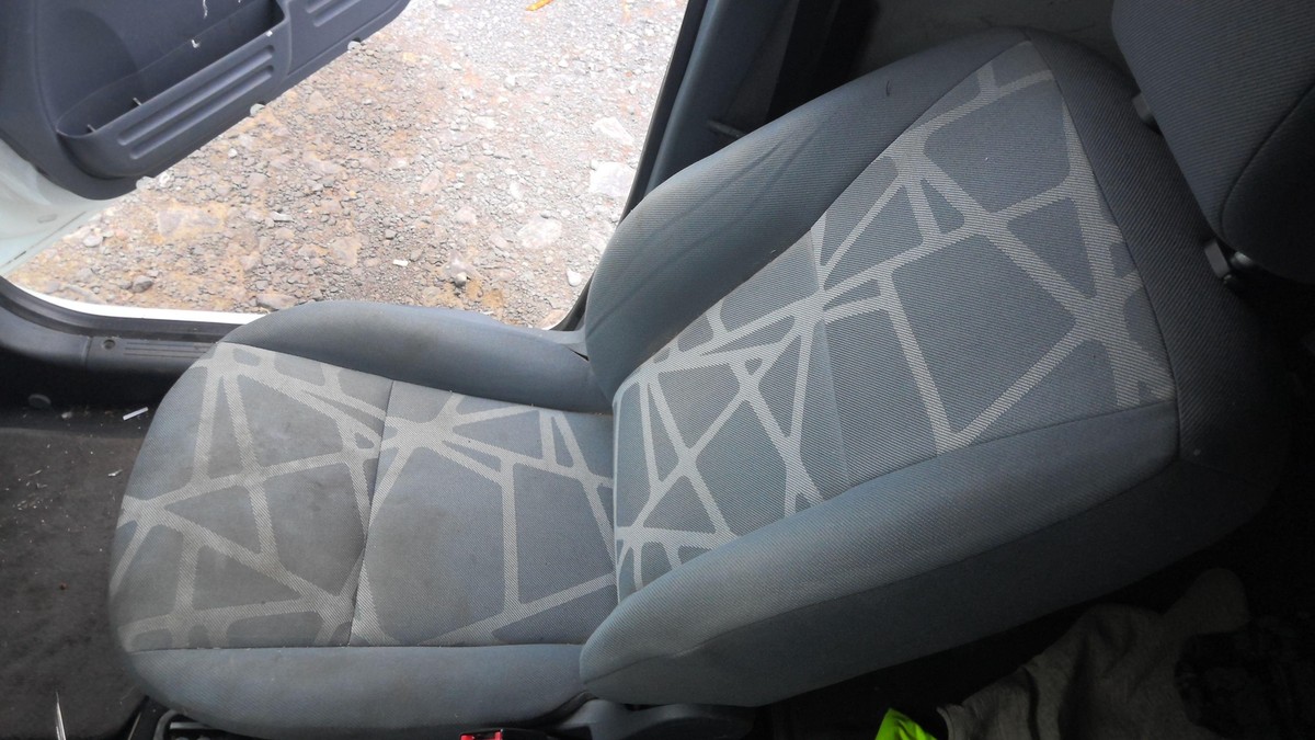 Front Door FORD TRANSIT CONNECT Right 10 11 12 13 WHITE Front Door FORD TRANSIT CONNECT Right 10 11 12 13 WHITE