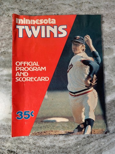 Major League Baseball Scorecards And Yearbooks Each Sold Separately - Picture 87 of 306