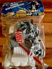 Vintage Hing Fat U.S. Space Exploration Playset with Plastic Figures 990 SEALED
