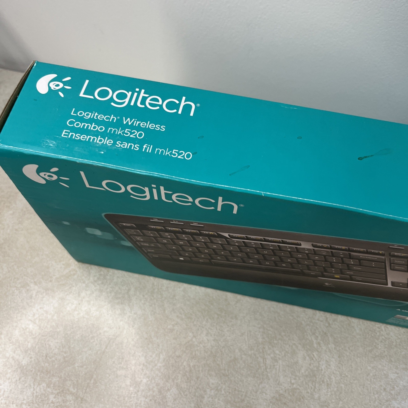 Logitech MK520 Wireless Keyboard and Mouse Bundle