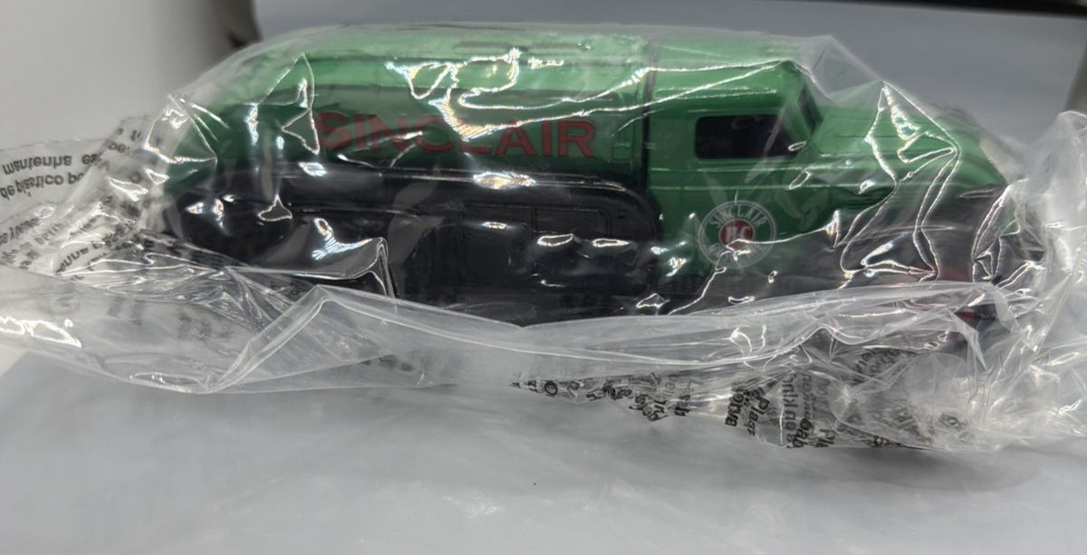 Sinclair 1939 Dodge Airflow Flyer Tanker Bank 1/38 Diecast Vintage