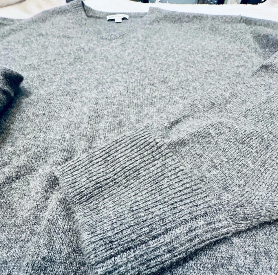 Suéter Peter Millar Hombre Grande Gris Cuello en V 100% Cachemira Tejido Suave Pullover DEFECTUOSO Foto 3 de 4