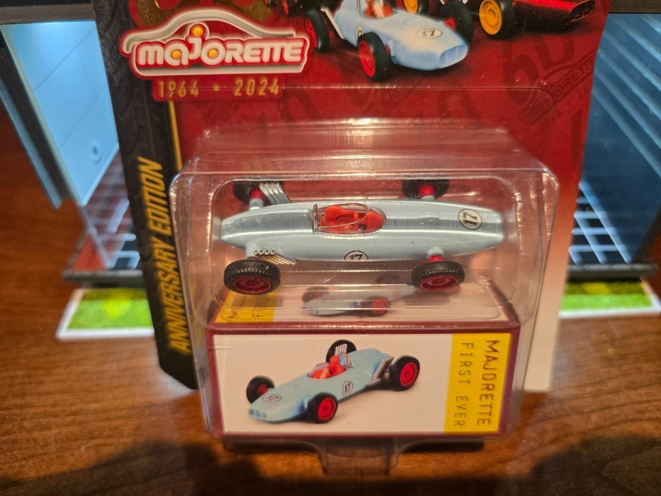 💎 2025 MAJORETTE Anniversary Edition FIRST EVER Chrome With Collector Box - Image 3 of 4