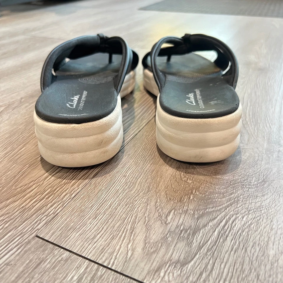 Clarks Cloudsteppers Womens Black Wedge Flip Flop Sandals Size 9 - Image 3 of 4