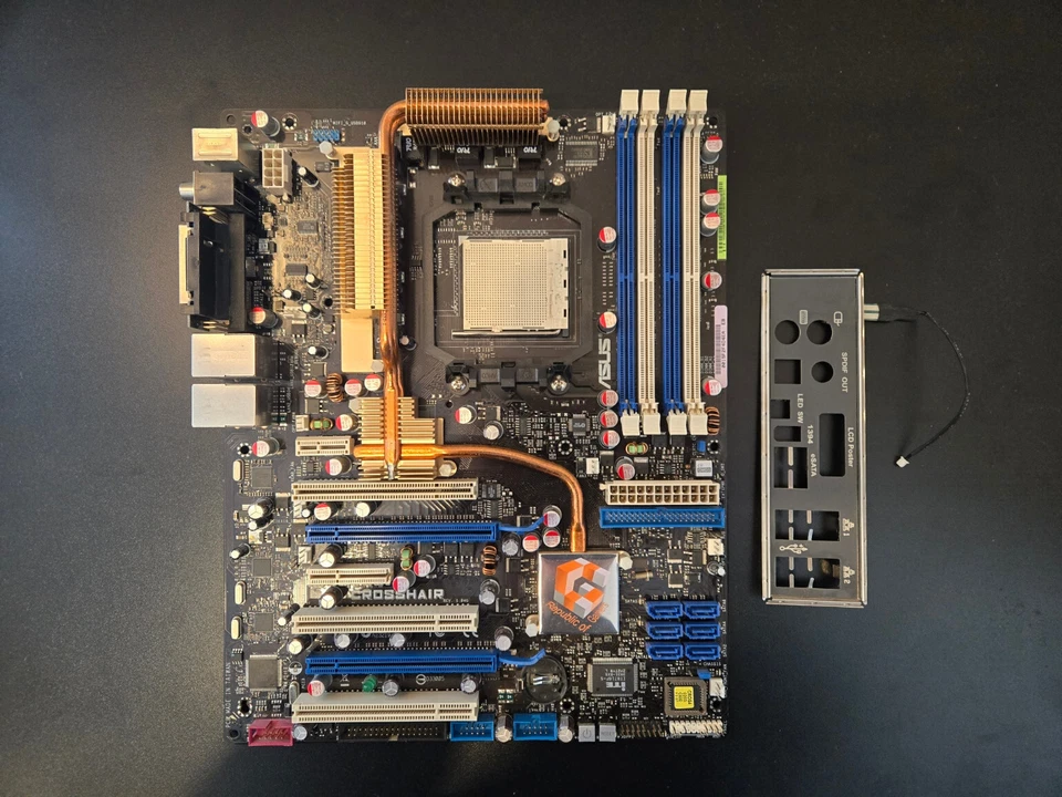 ASUS Republic of Gamers M2 Crosshair AM2 Motherboard - Image 4 of 4