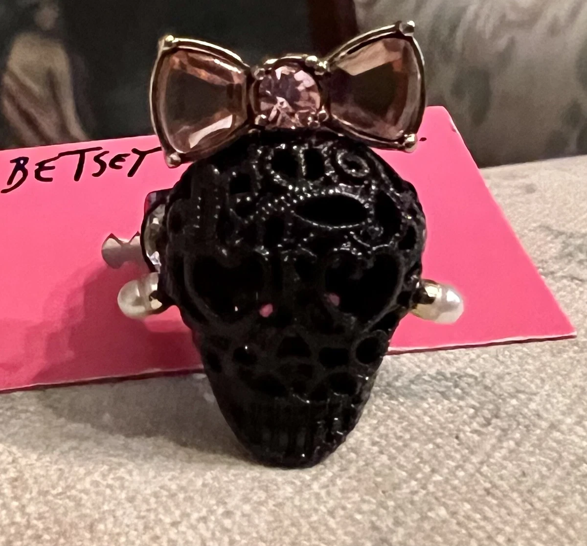 Betsey johnson skull ring deals