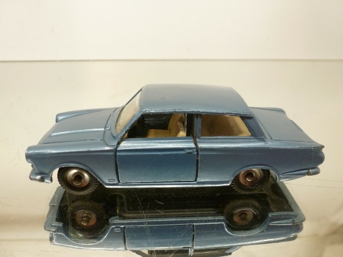 フォード　コルティナ　　ディンキートーイズ Dinky Toys - Ford Cortina - Vintage *1/43 Scale* – Top
