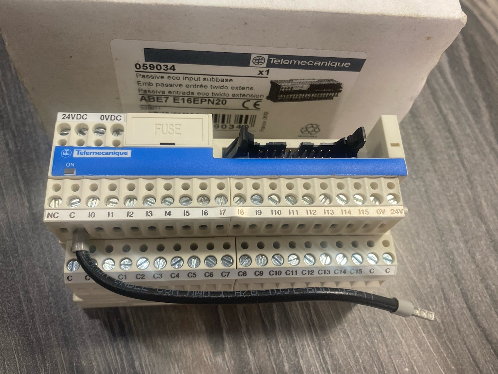 NOS Telemecanique ABE7 E16EPN20 TWIDO Extension 16-Input Sub-Base 20-Pin 24VDC