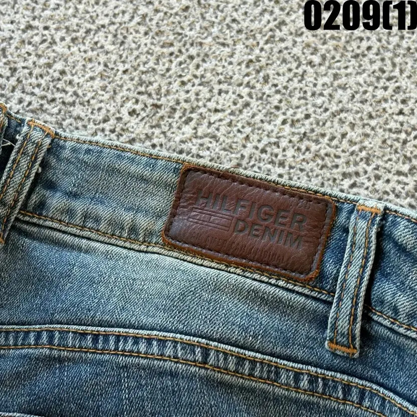 Tommy Hilfiger Vintage Wash Denim Jeans, Size 28 thumbnail 5