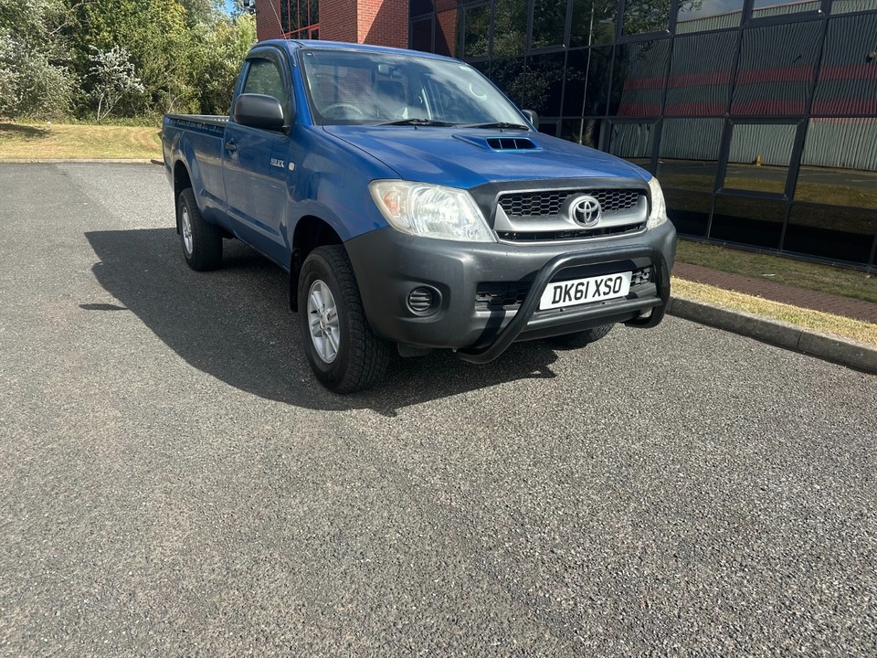 2011 toyota Hilux single cab 67k 12 months mot stunning H12 D-4D 4X4 S ...