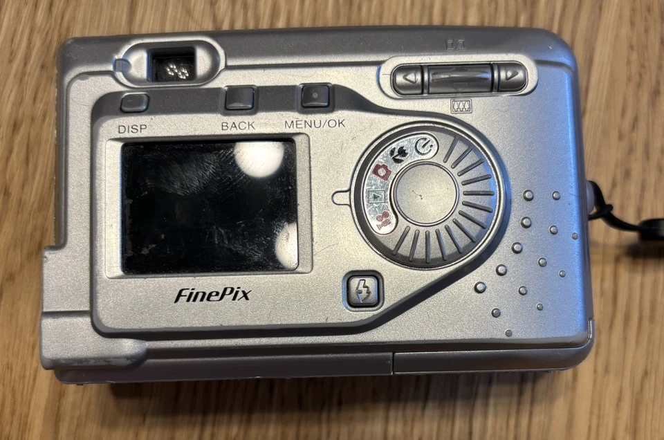 Fujifilm FinePix A303, photo 3 of 4