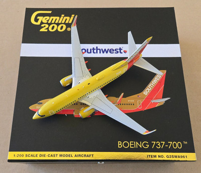 1:200 Boeing 737-700 Southwest Airlines ''Desert Gold'' N714CB Gemini Jets