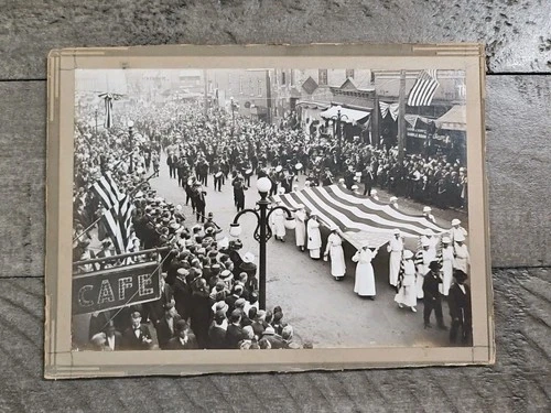 Aurora ILLINOIS GAR PARADE PHOTO / LARGE FLAG / 1918 LIBERTY BOND DRIVE