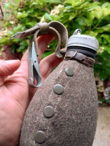 Vintage Swedish Canteen. Maker Marked NC66 Triple Crown. Vintage Canteen & Cover - Picture 2 of 7