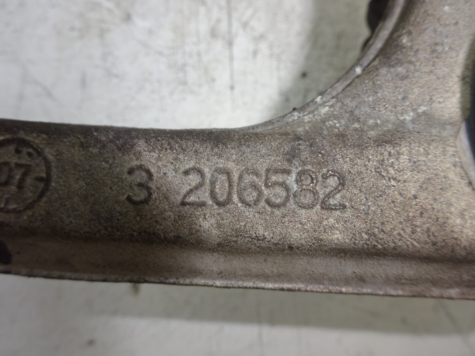 04-08 Maserati Quattroporte Front Right Side Upper Control Arm OEM DE2209181