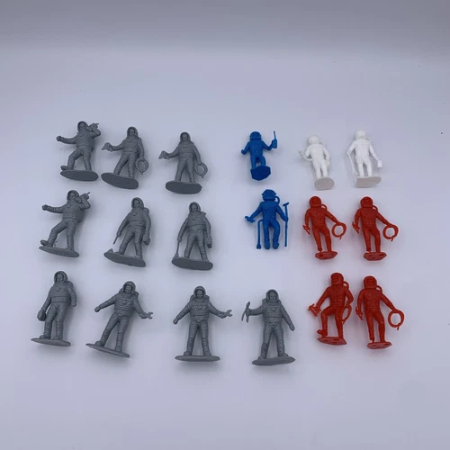 VTG 60's-70's Plastic Spacemen Figures Mixed Set of 18 MPC & Hing Fat Brands