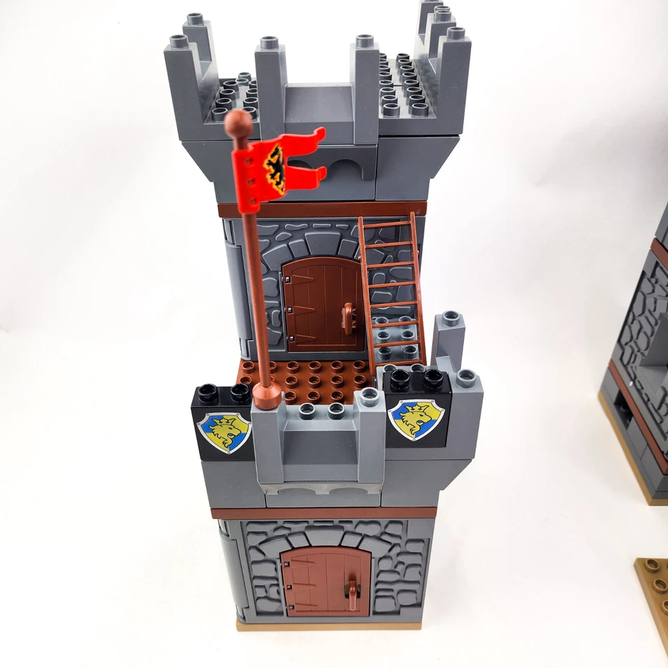 LEGO Duplo 4777 Knights Castle 2004 Incomplete Missing some pieces - Image 4 of 4