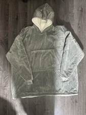 THE COMFY Original Oversized Sherpa Wearable Hooded Blanket(Gray ONE SIZE)USED