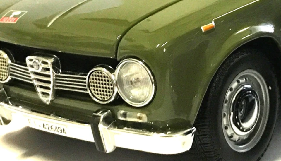 Minichamps 1:18 ALFA ROMEO GIULIA SUPER 1600cc CARABINIERI 1970 VERDE-183120991 - Immagine 3 di 4