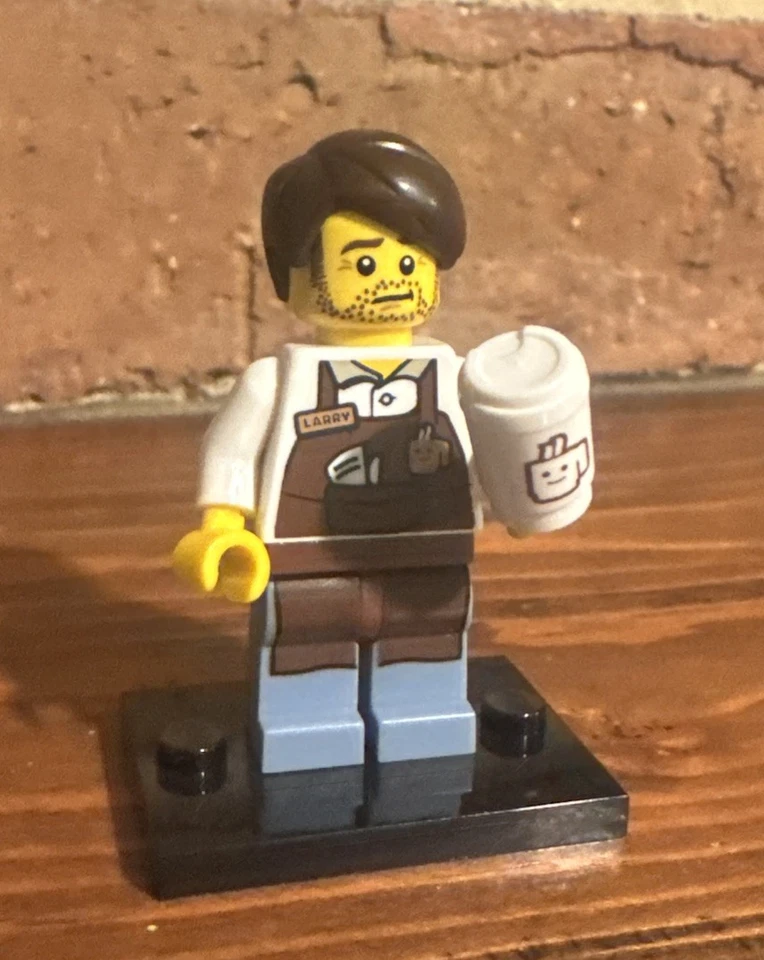 Auténtica Minifigura LEGO Película Larry el Barista | #71004 | Completa con Café Foto 2 de 3