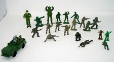23 Piece Lot Miscellaneous Army Men and Jeep  Tim Mee  Lido  Unmarked