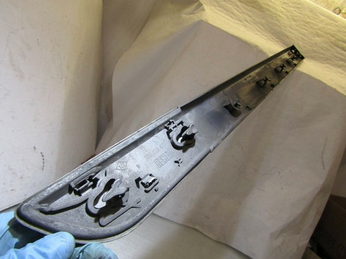 Renault Megane Scenic 2 mk2 front right exterior door rubbing strip trim - Picture 3 of 6