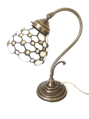 Lampe de table en laiton avec un abat-jour opale, parfaite pour un éclairage d'accent chic. ✓ Livraison gratuite dès 50 € ✓ Garantie 2 ans