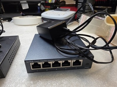TP-LINK Technologies TP-Link (TL-SG105) 4-Ports External Switch