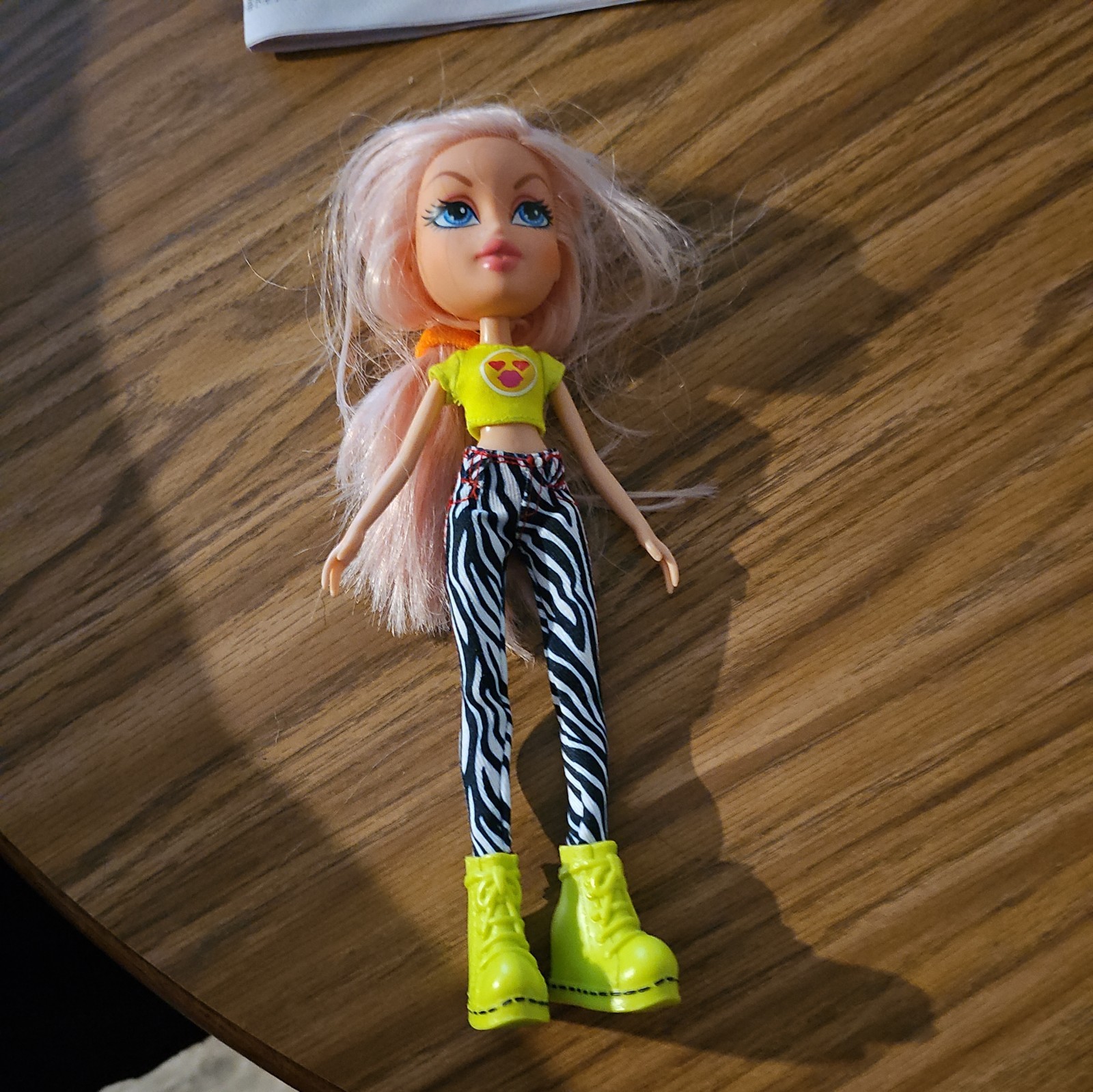 MGA Bratz 2015 Cloe Selfie Snaps Photobooth Doll With Pink H
