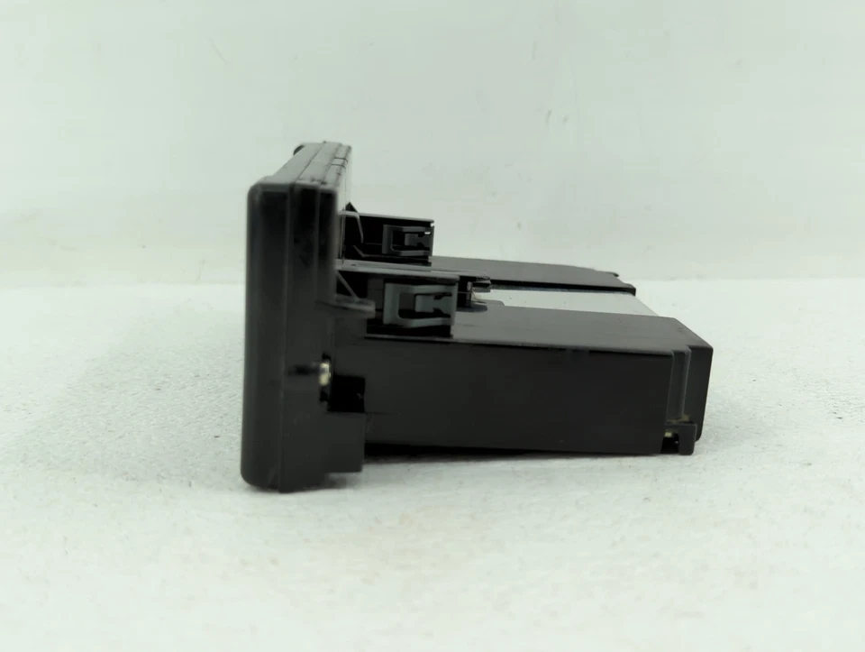 2011 Chevrolet V30 Information Display Screen ESAL0 - Image 4 of 4