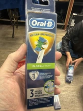 NEW Oral-B  Floss Action  Electric Toothbrush Replacement Brush Heads - 3ct -