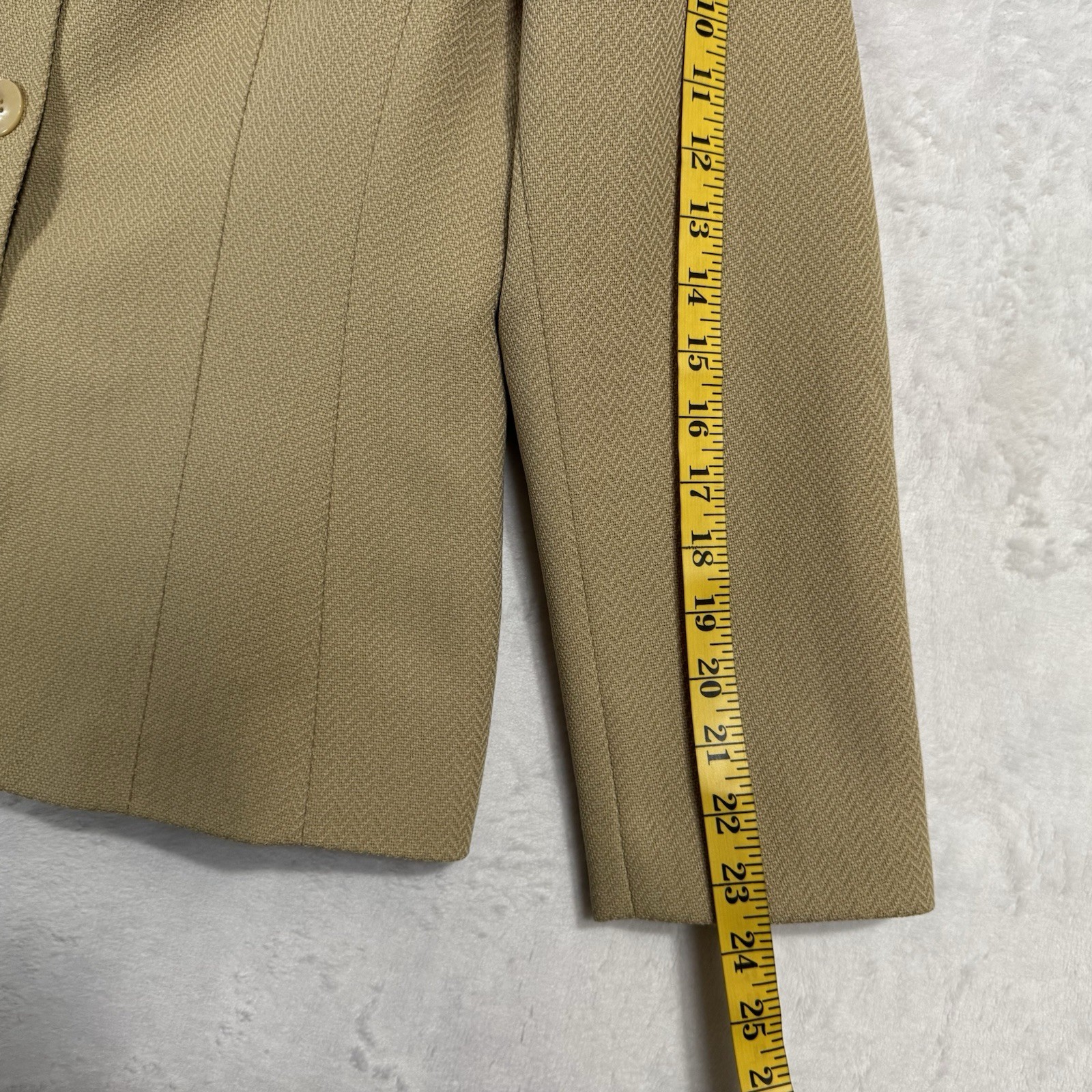 Le Suit 2 Pc Blazer Skirt Suit Set Size 12 P Khaki Tan Peak Lapel Tailored Retro