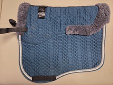 Lammfell Schabracke von Felix Bühler 