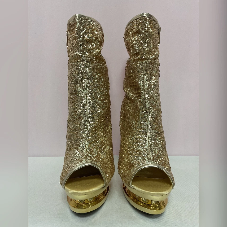 Botín de tacón alto con plataforma de lentejuelas doradas punta abierta talla 7 Foto 2 de 4