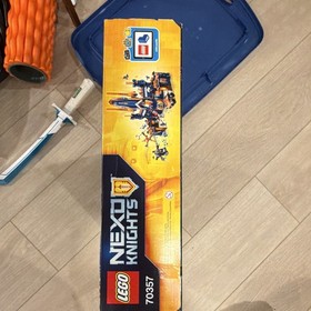 LEGO NEXO KNIGHTS Nexo Knights 70357 Knighton Castle 1426 pcs w/ Box