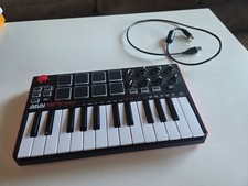 Akai MPK Mini 25 Key Electronic Keyboard - Black/Red/White - Excellent condition