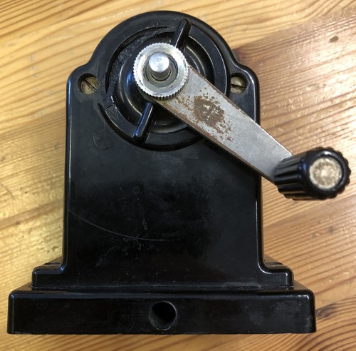 Vintage Bleistiftanspitzer FTE Modell 120 schwarzes Bakelit DDR Bürozubehör - Afbeelding 6 van 7