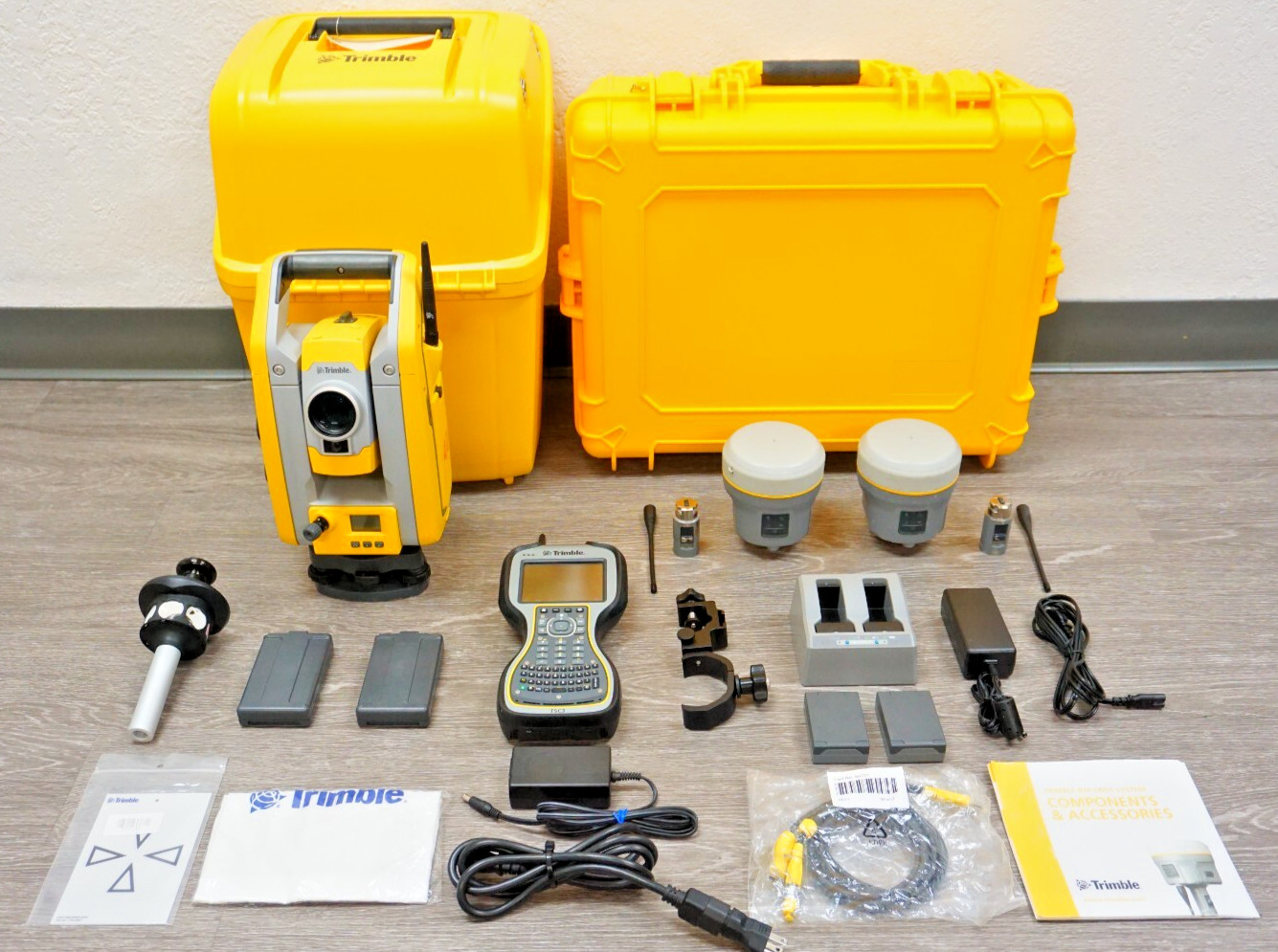 Trimble S5 5" Robotic Total Station R10 GPS GNSS RTK TSC3 IS Solution