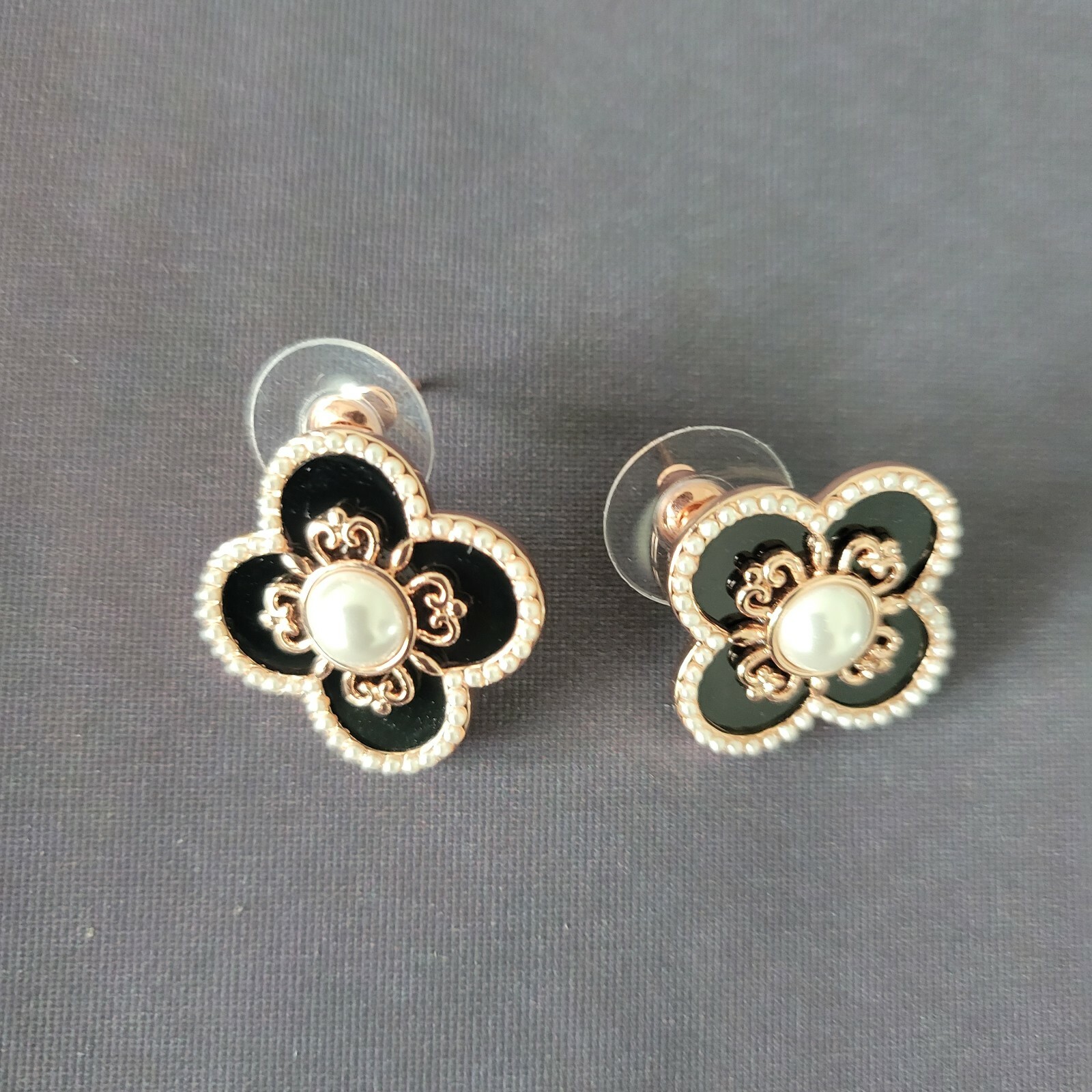 Stylish Gold and Bronze Viennios Flower Earrings for Women's Fashion