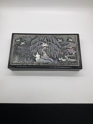 LARGE VINTAGE MOTHER OF PEARL BLACK LAQUER BOX