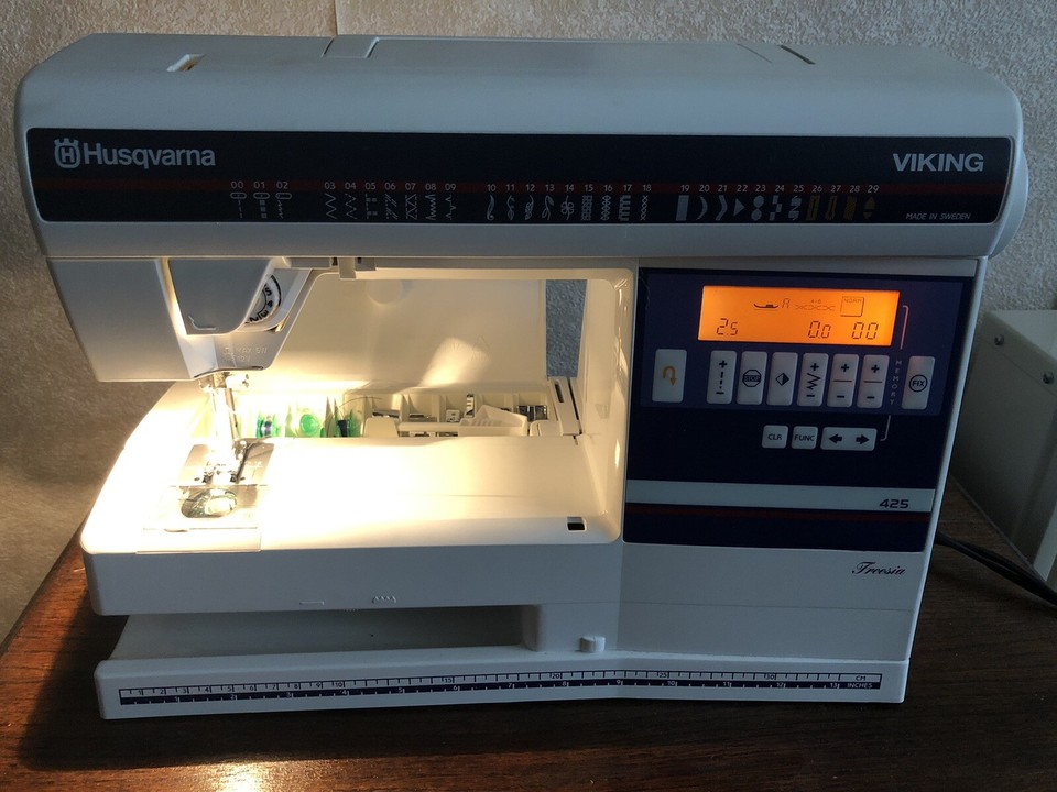 Husqvarna Viking 425 Freesia Computerised Sewing Machine With User’s